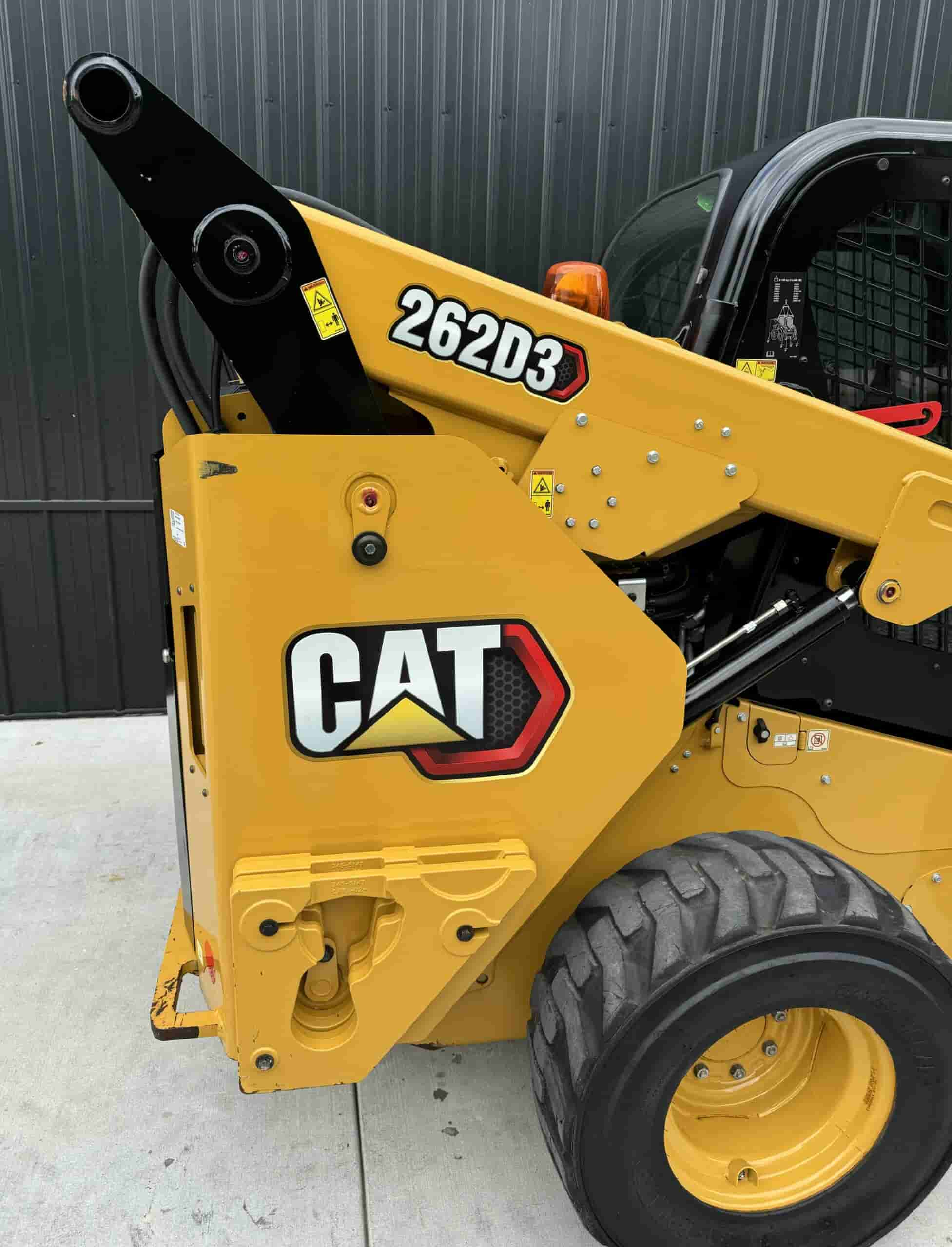 2021 CAT 262D3 CLEAN
